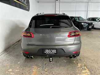 2015 Porsche Macan - Thumbnail