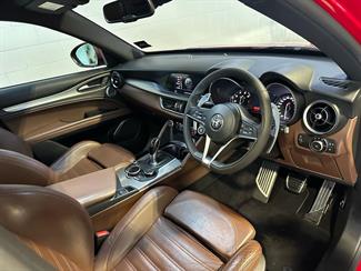 2018 Alfa Romeo Stelvio - Thumbnail