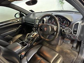 2011 Porsche Cayenne - Thumbnail