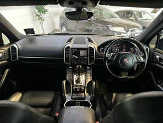 2011 Porsche Cayenne - Thumbnail