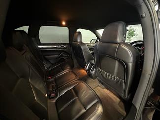 2011 Porsche Cayenne - Thumbnail
