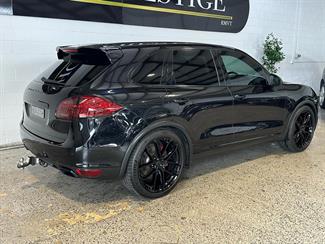 2011 Porsche Cayenne - Thumbnail