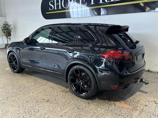 2011 Porsche Cayenne - Thumbnail