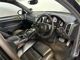 2013 Porsche Cayenne - Thumbnail
