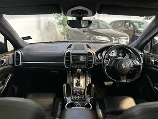 2013 Porsche Cayenne - Thumbnail