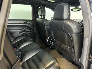 2013 Porsche Cayenne - Thumbnail